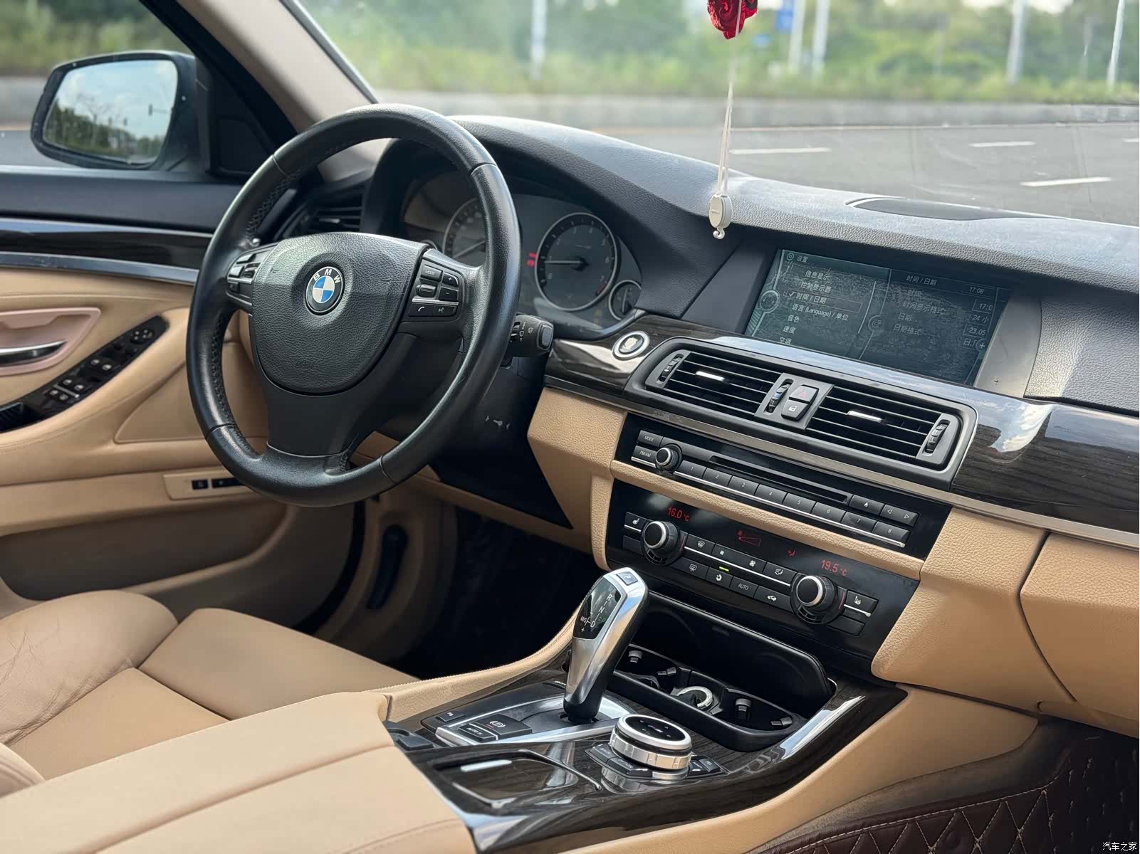 BMW 5 Series, 2011 18