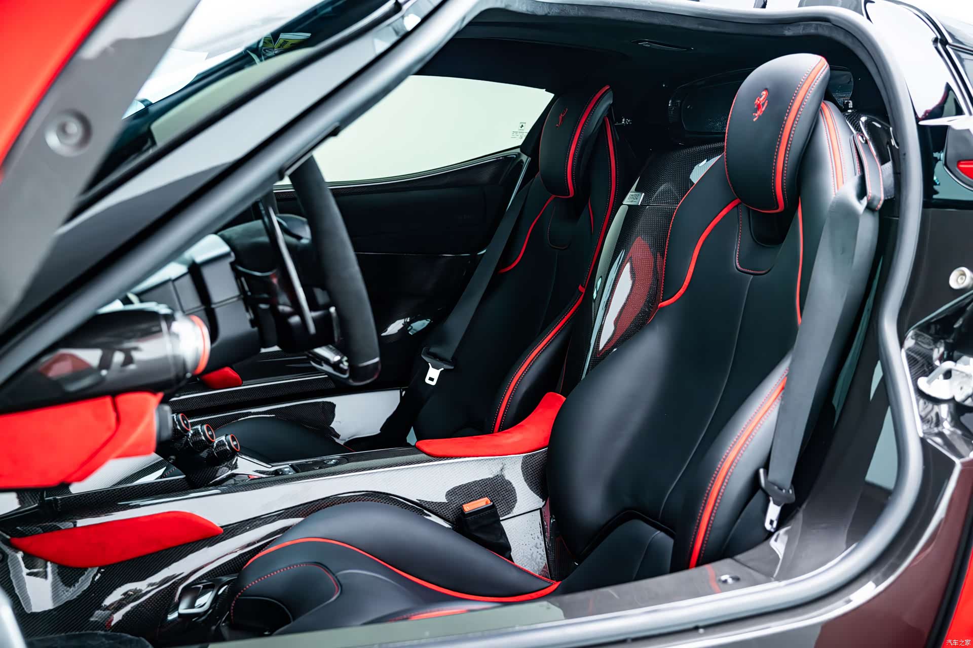 Ferrari LaFerrari, 2015 10