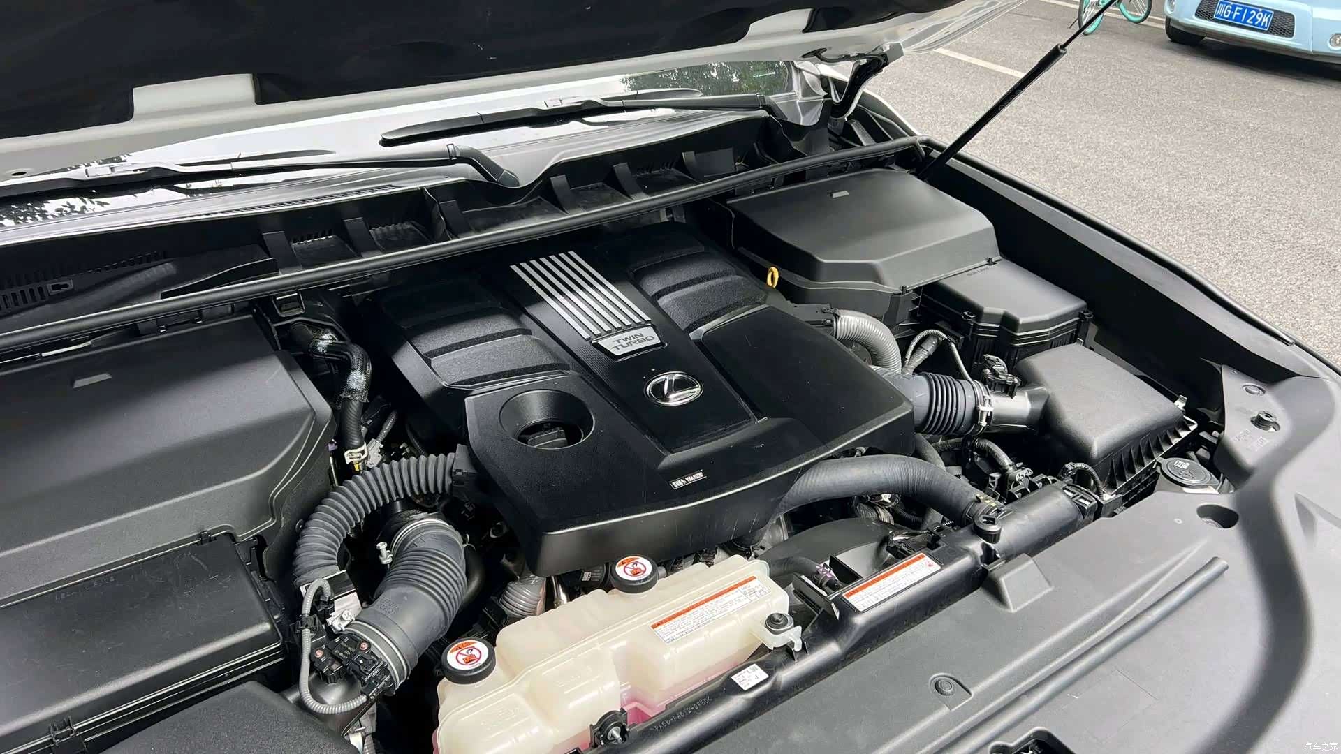 Lexus LX, 2025 9