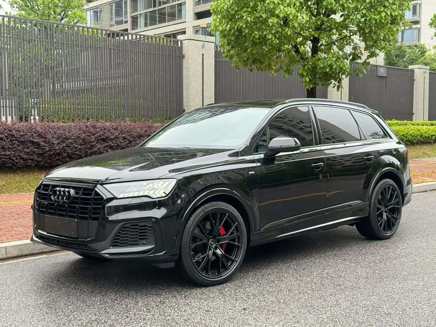 Audi Q7, 2024 1