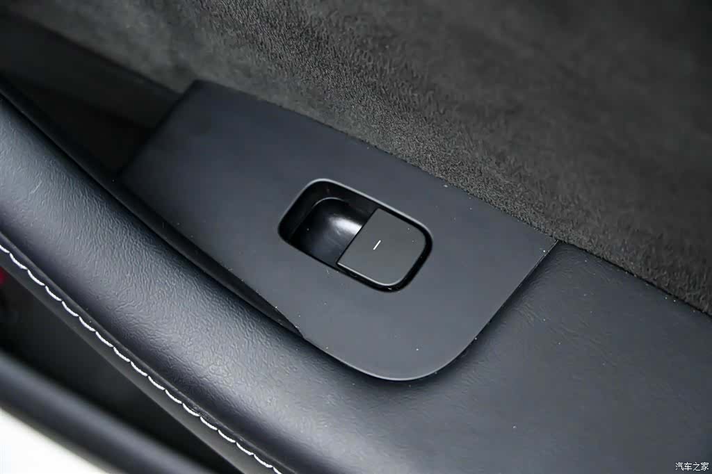 Tesla Model Y, 2023 26