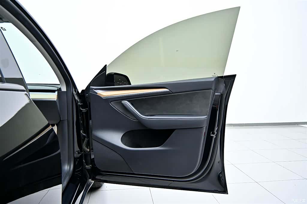 Tesla Model Y, 2023 21