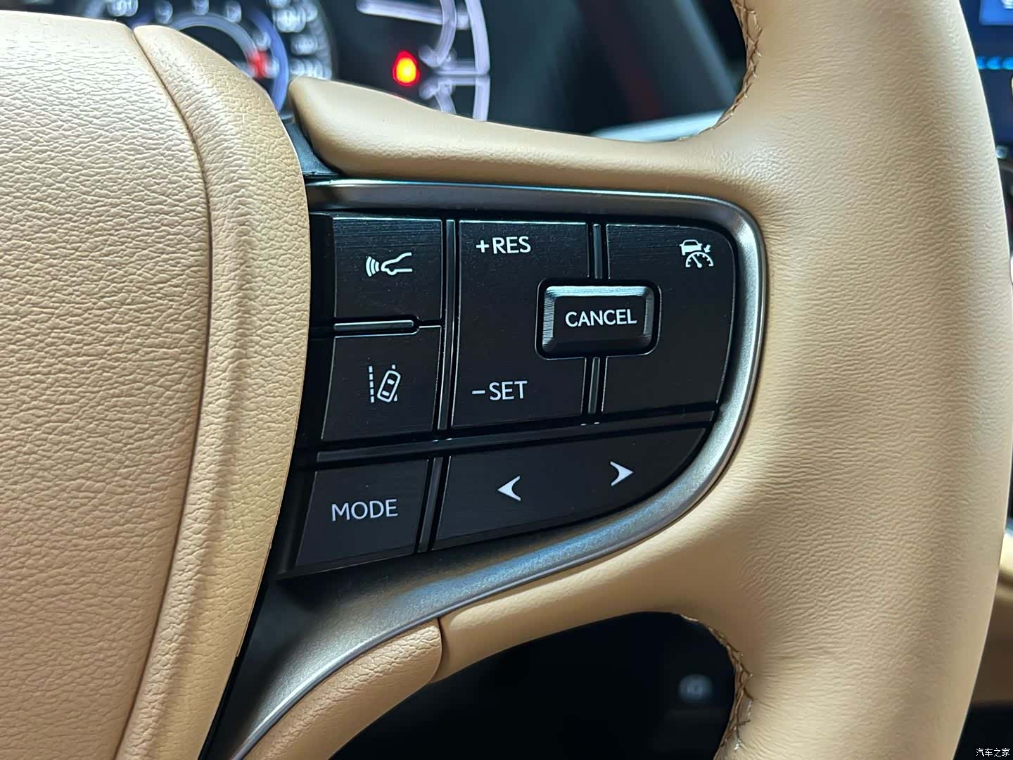 Lexus ES, 2025 22