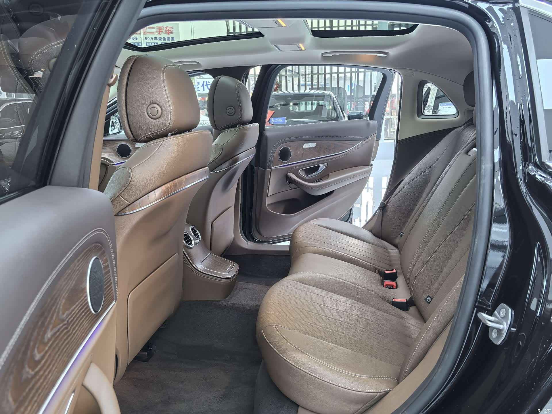 Mercedes-Benz E-Class, 2022 10