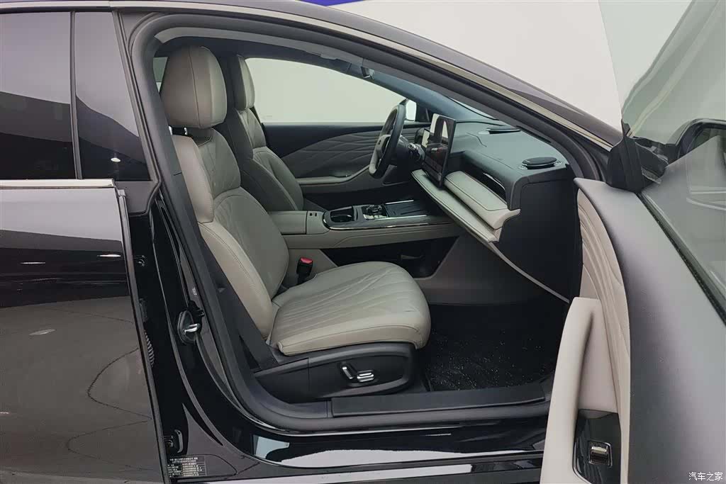 Geely 8, 2025 8