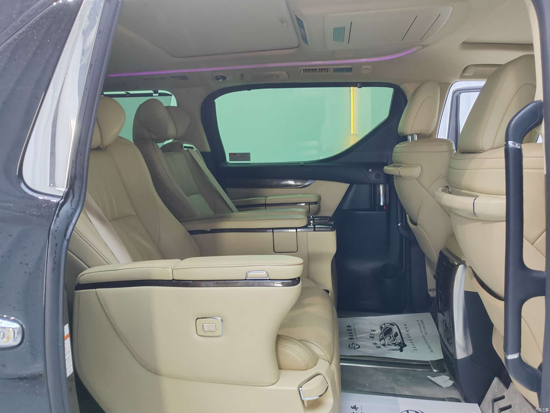 Toyota Alphard, 2022 17