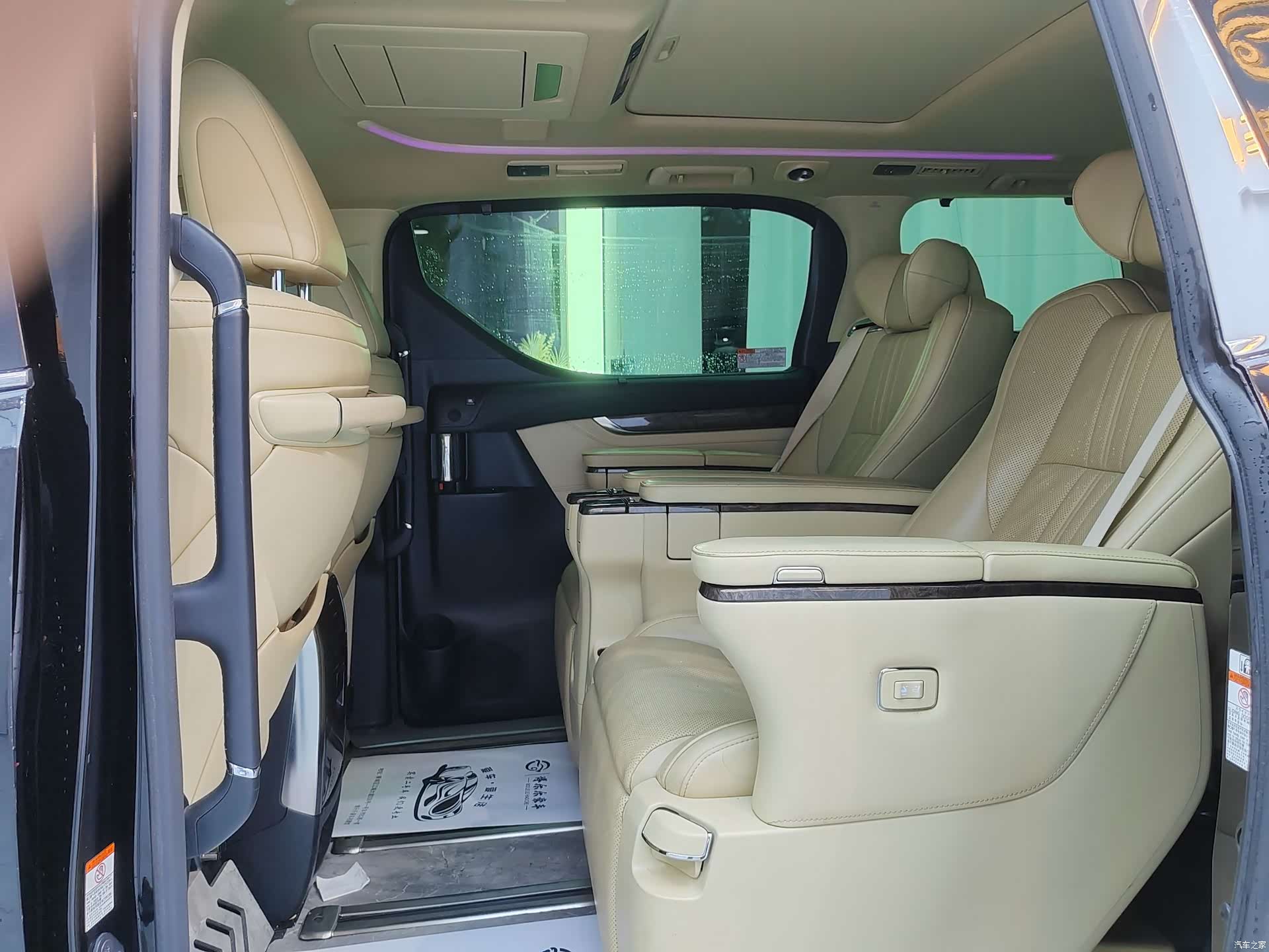 Toyota Alphard, 2022 6