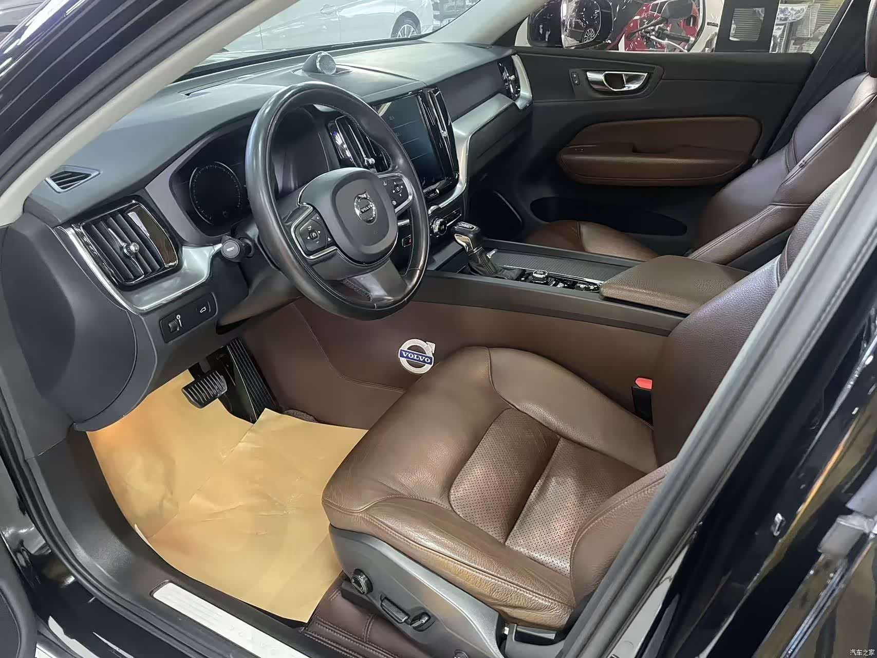 Volvo XC60, 2020 все фото