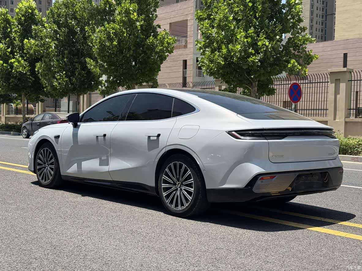 Geely 8, 2025 6