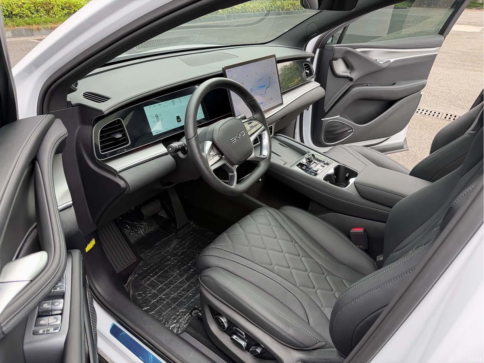 BYD HiAce, 2025 10
