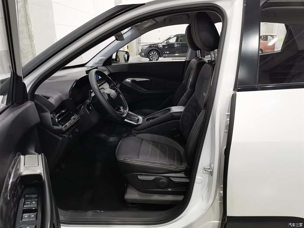 Wuling RS-3, 2020 10