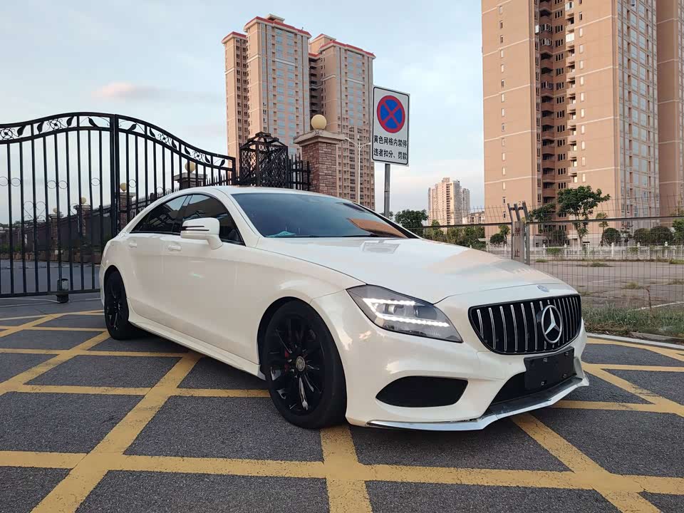 Mercedes-Benz CLS Mercedes-Benz CLS