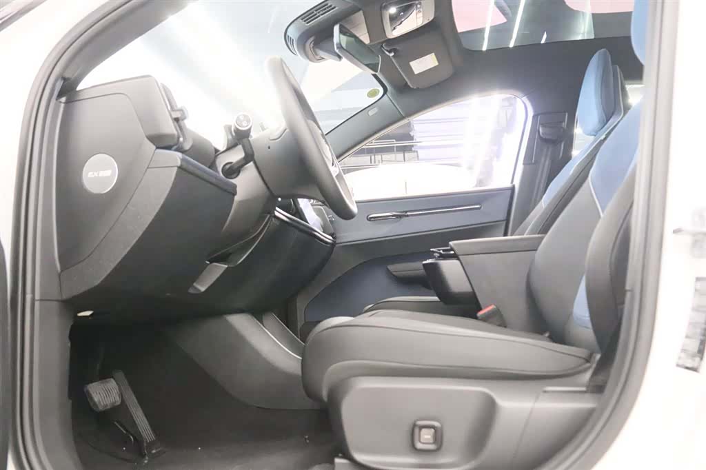 Volvo EX30, 2025 12