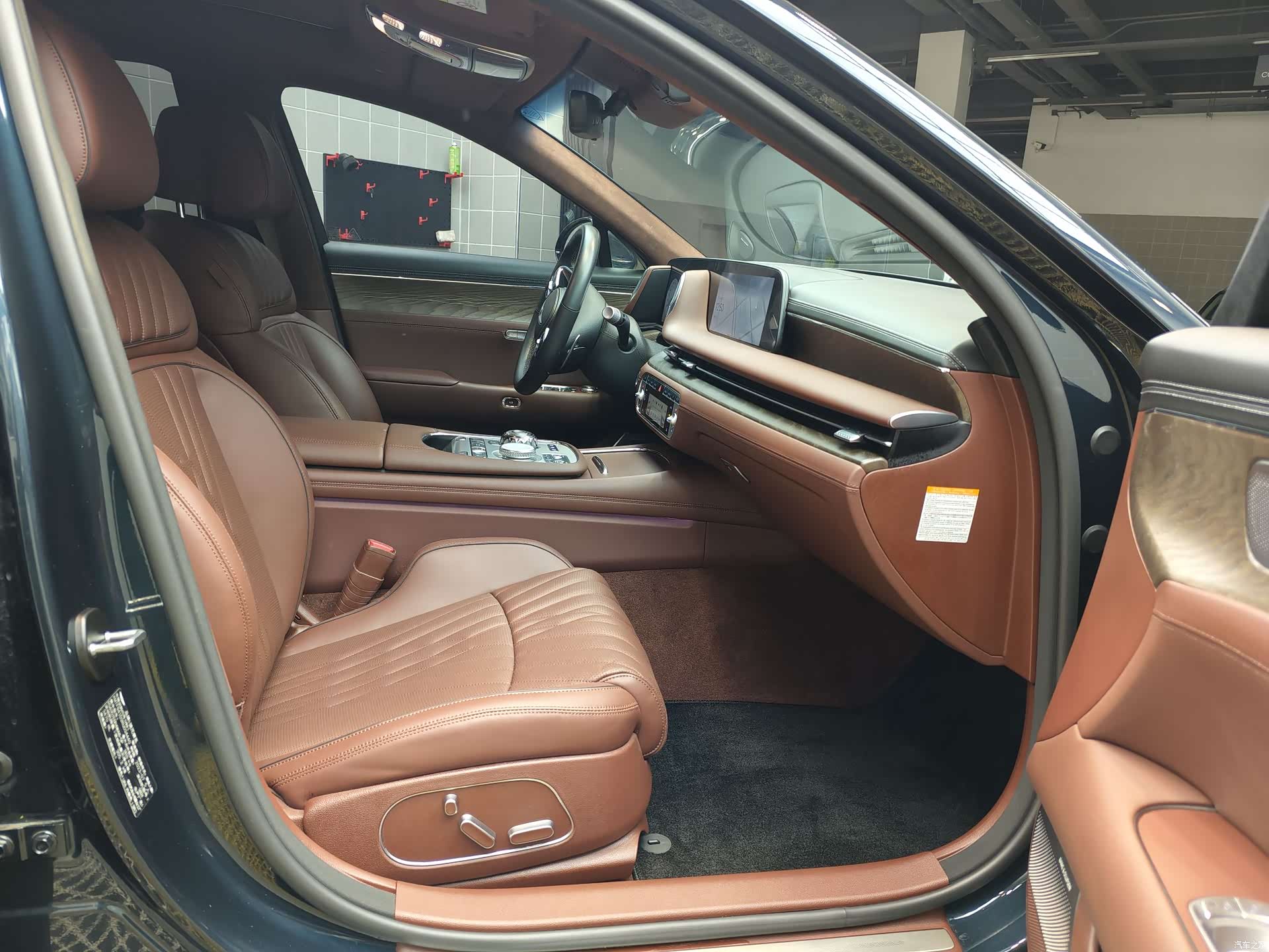 Genesis G90, 2023 12