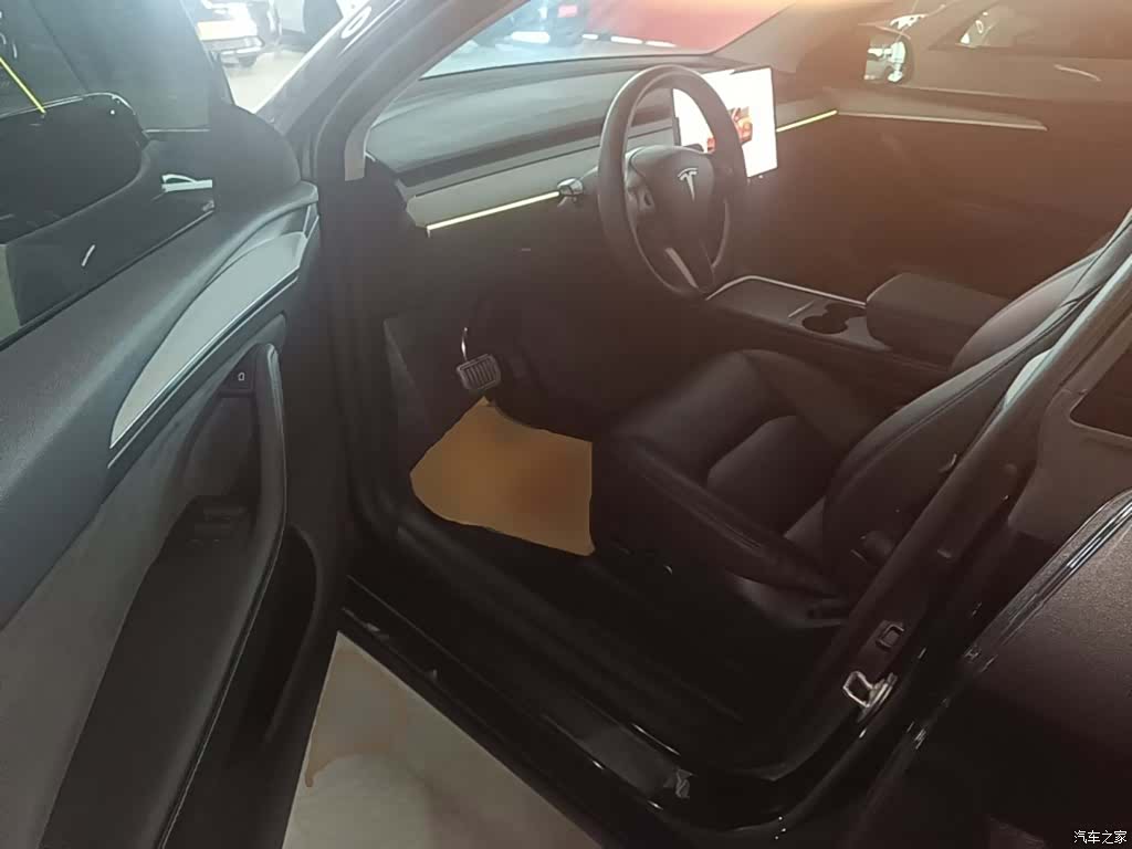 Tesla Model Y, 2024 16