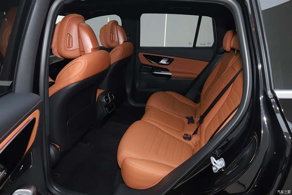 Mercedes-Benz GLC, 2026 19