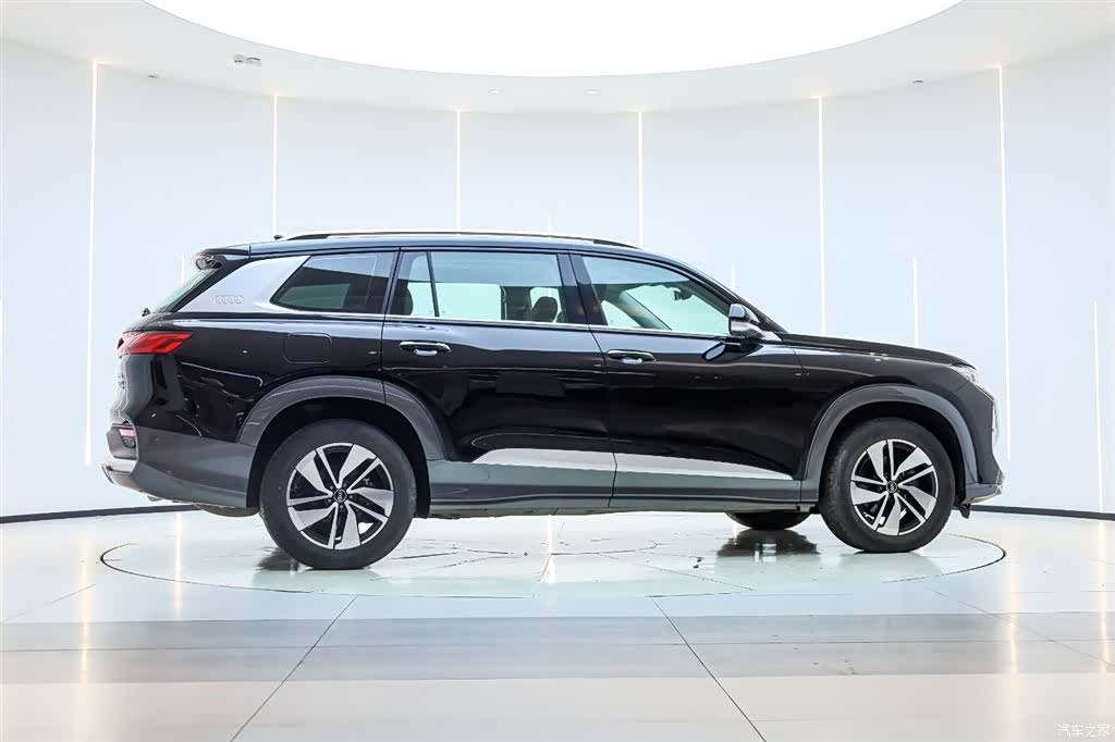 Audi Q6, 2024 3