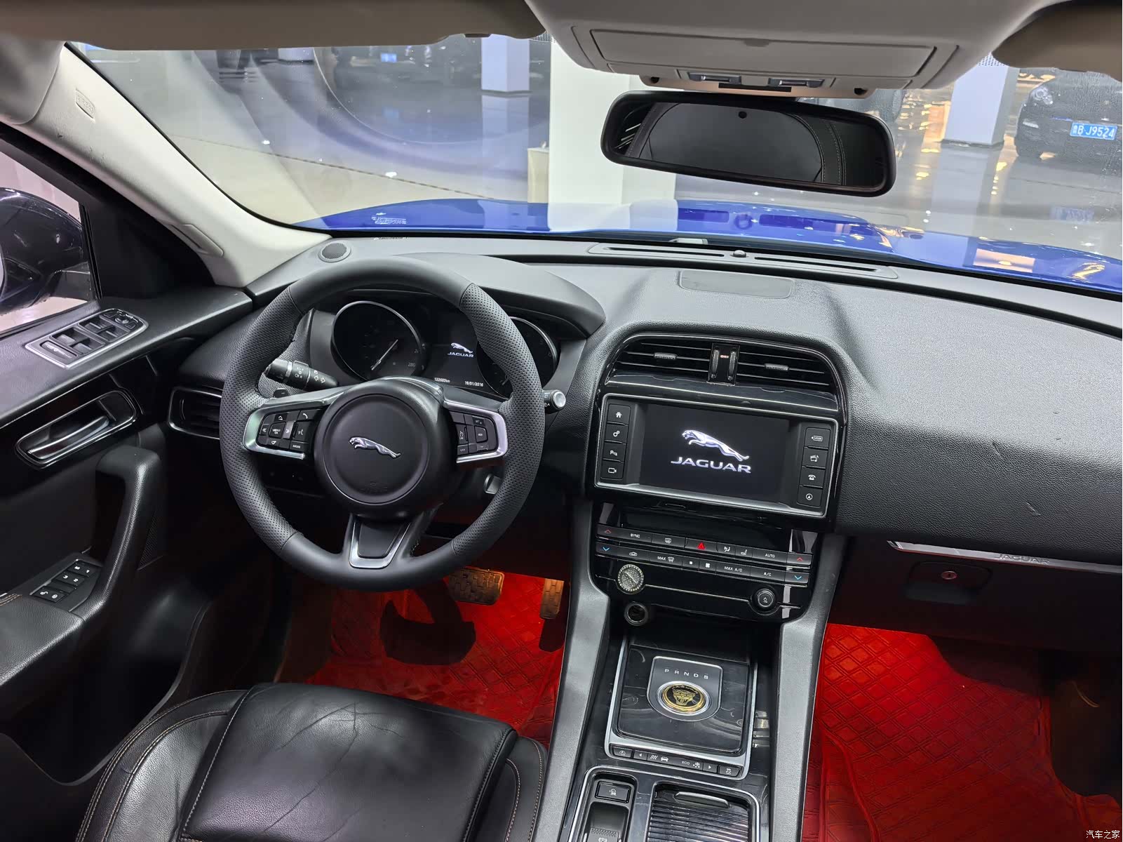 Jaguar F-PACE, 2018 11