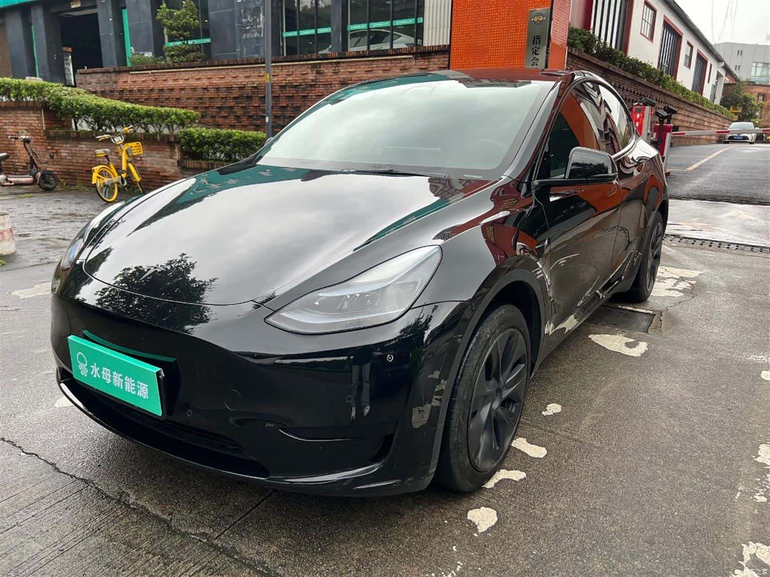 Tesla Model Y, 2023 1