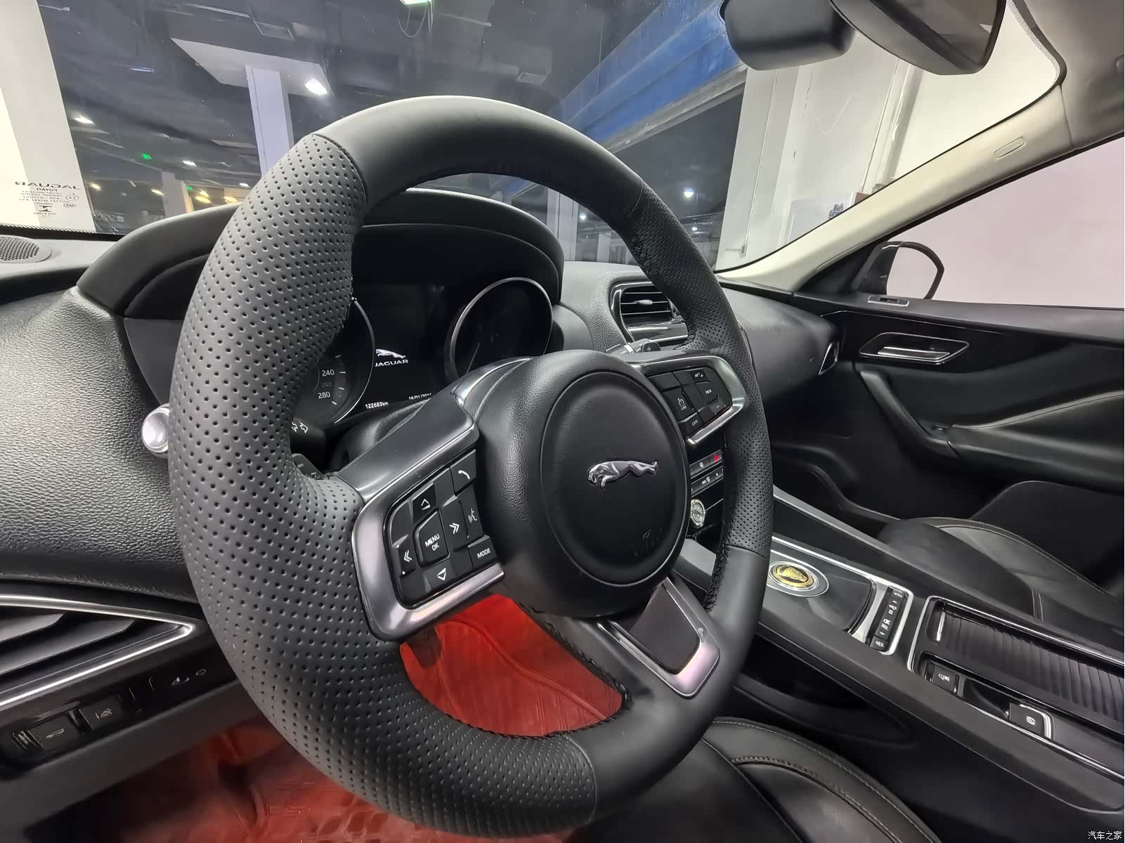 Jaguar F-PACE, 2018 10