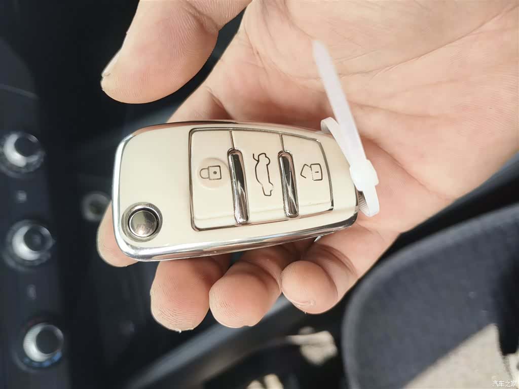 Audi Q2L, 2021 9