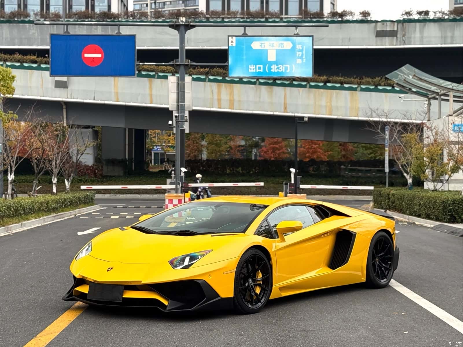 Lamborghini Aventador, 2012 3