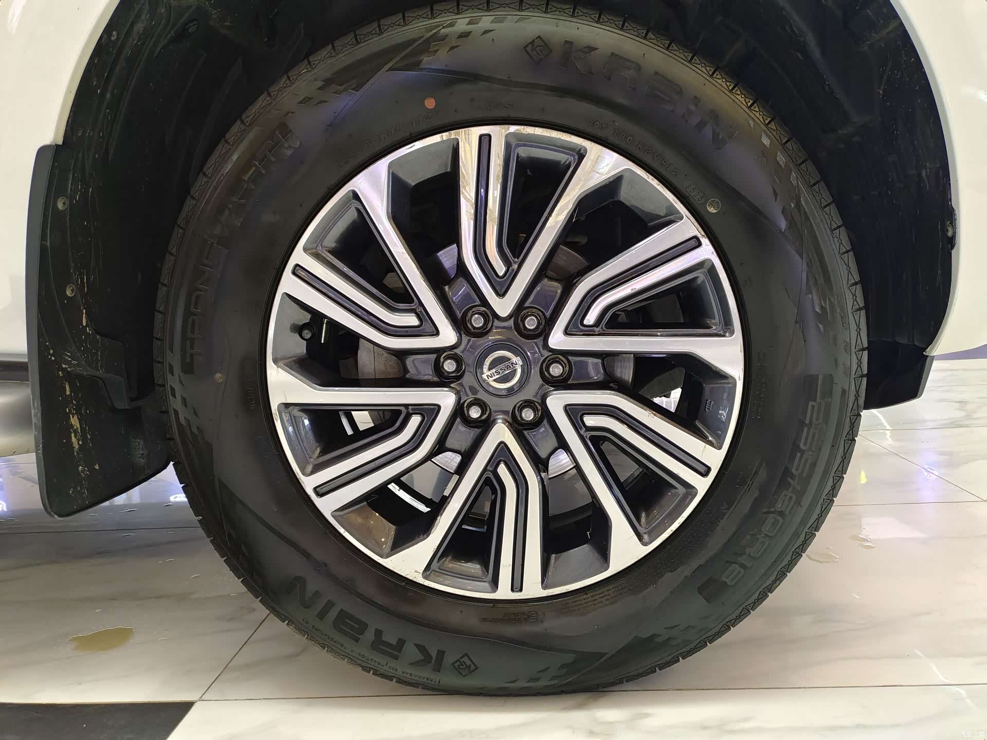 Nissan Terra, 2019 19