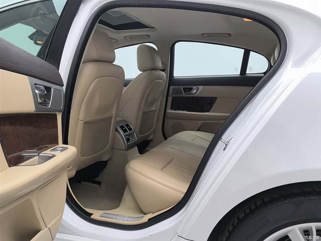 Jaguar XF, 2014 15