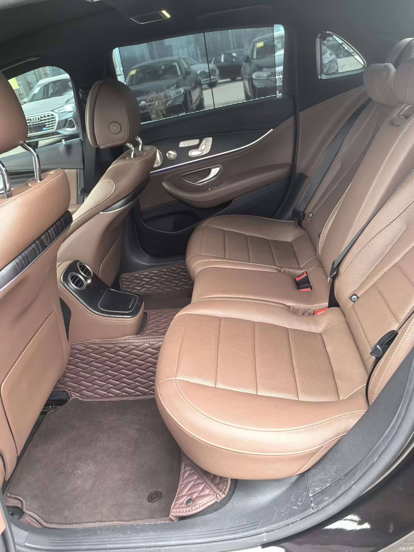 Mercedes-Benz E-Class, 2024 6