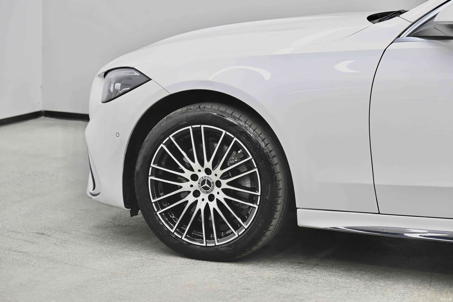 Mercedes-Benz C-Class, 2024 23