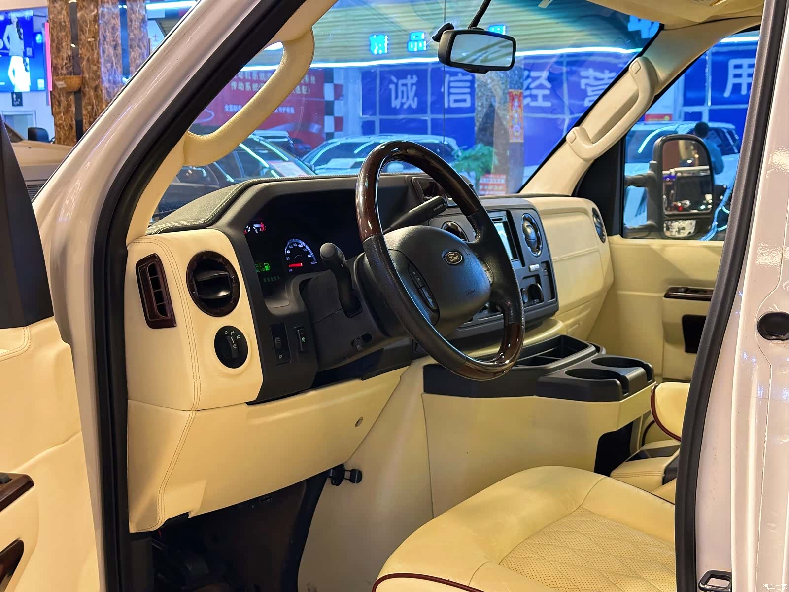 Ford E350, 2014 8