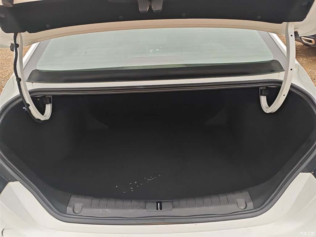 Geely Binray, 2021 19