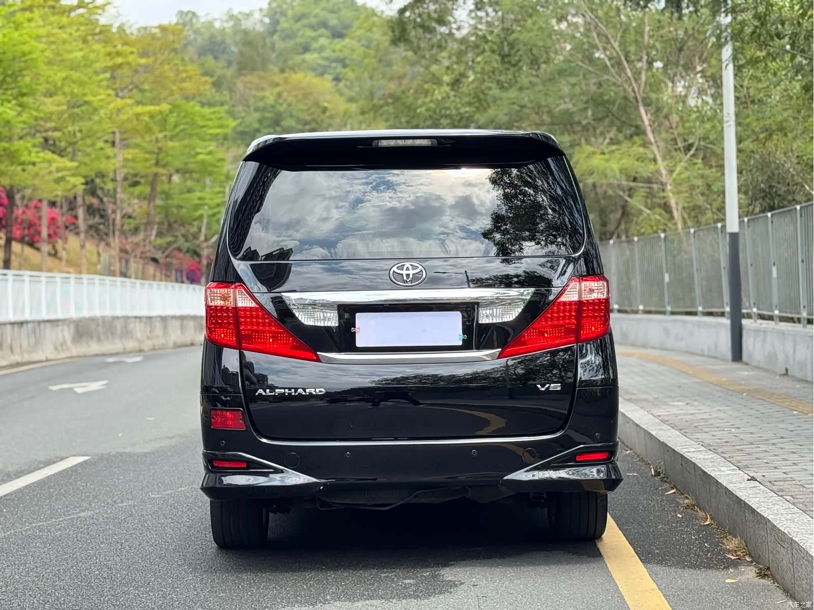 Toyota Alphard, 2011 6