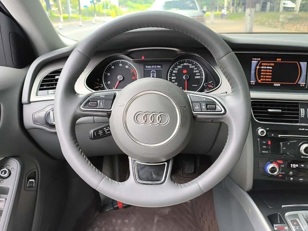 Audi A4L, 2016 11