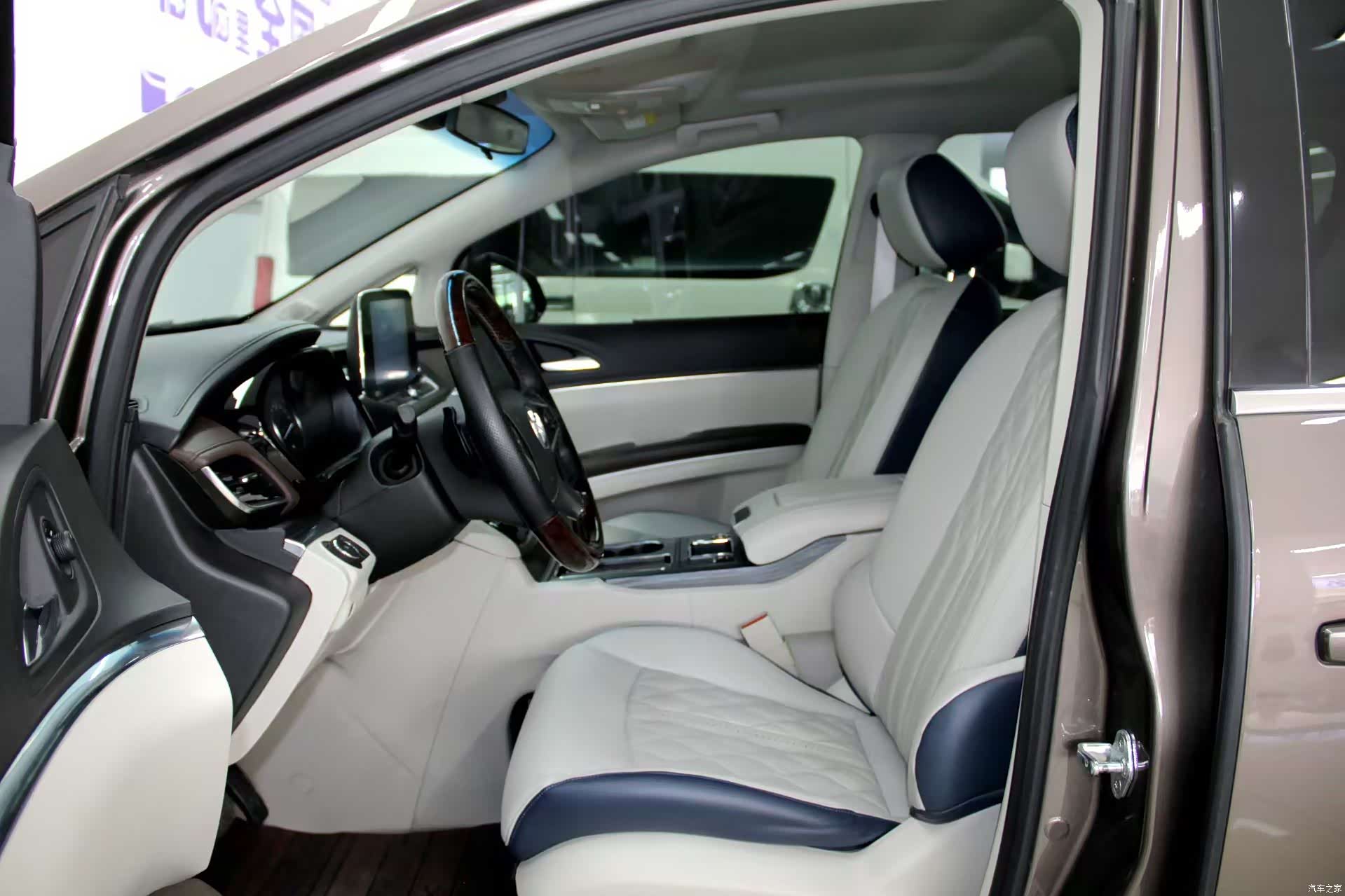 Buick GL8, 2022 6