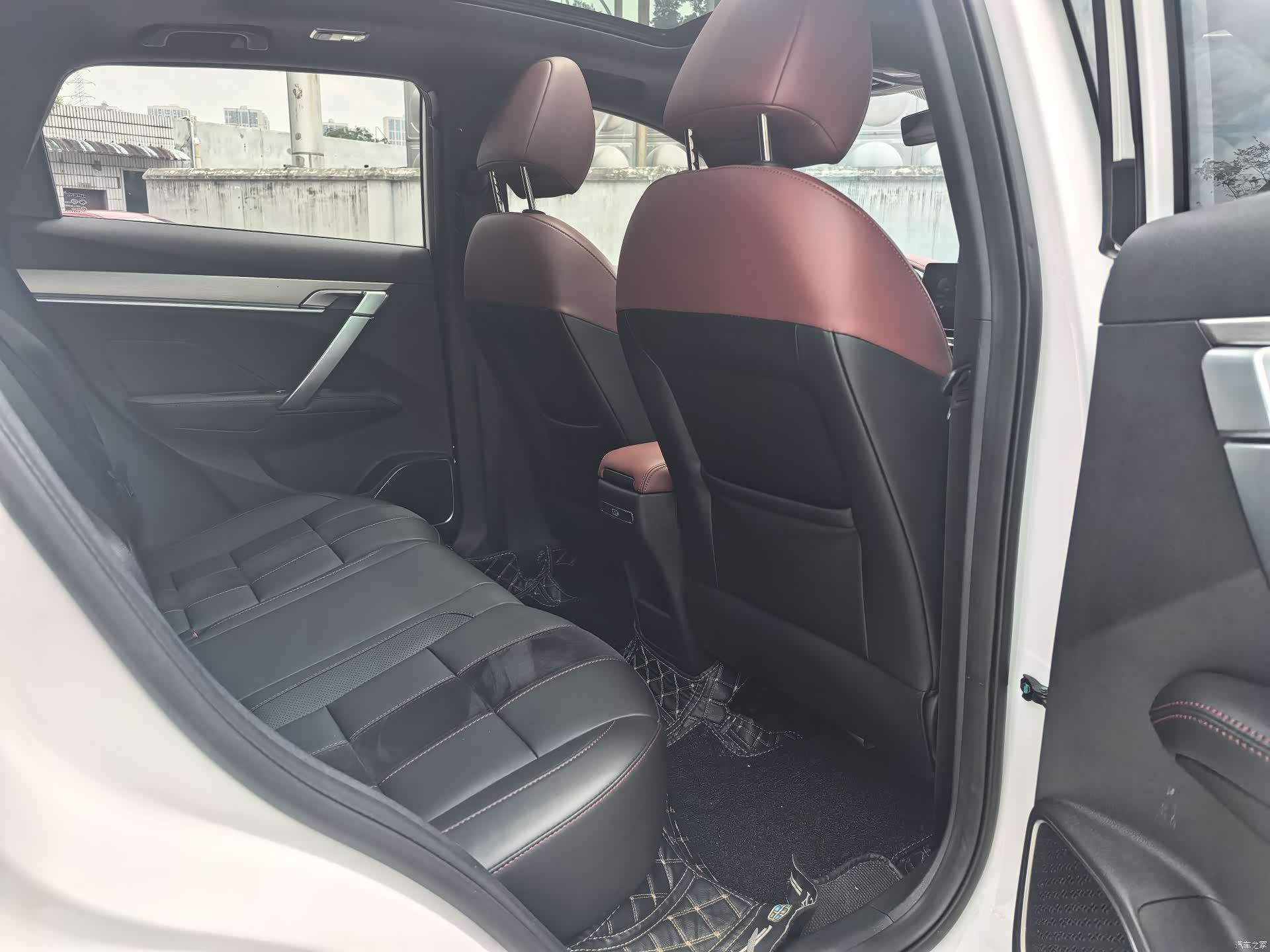 Geely Coolray, 2022 14