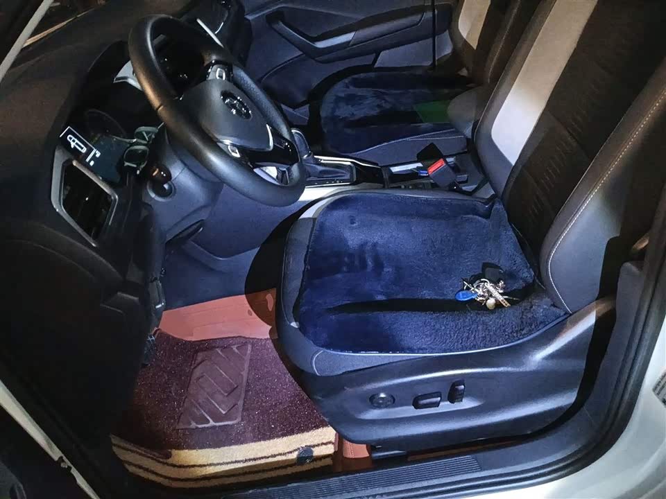 Volkswagen T-ROC exploring Songs