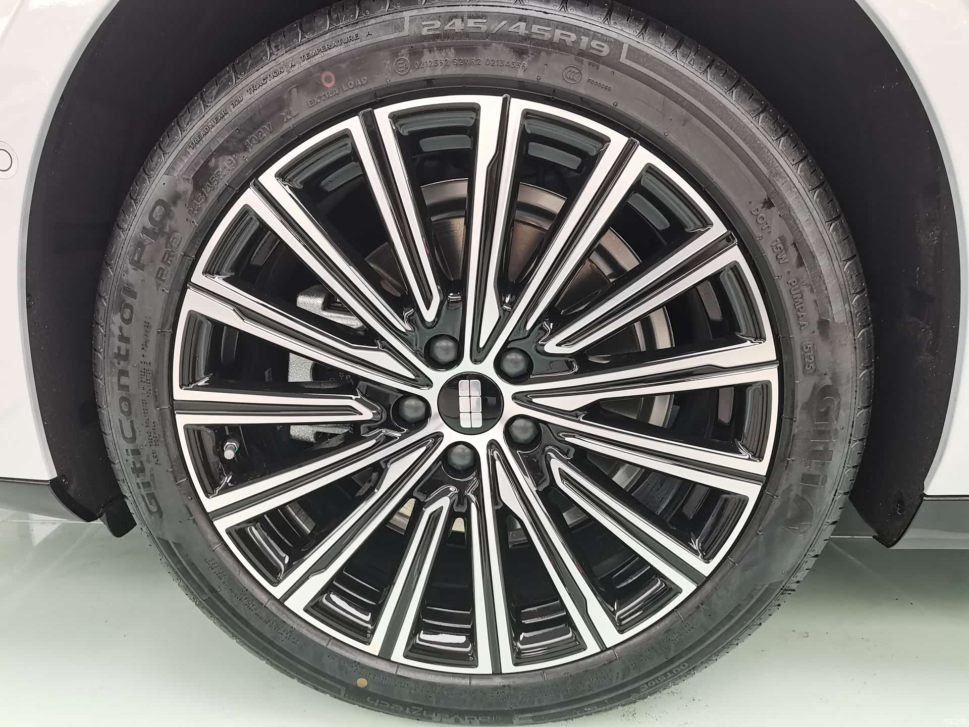 Geely 8, 2026 34