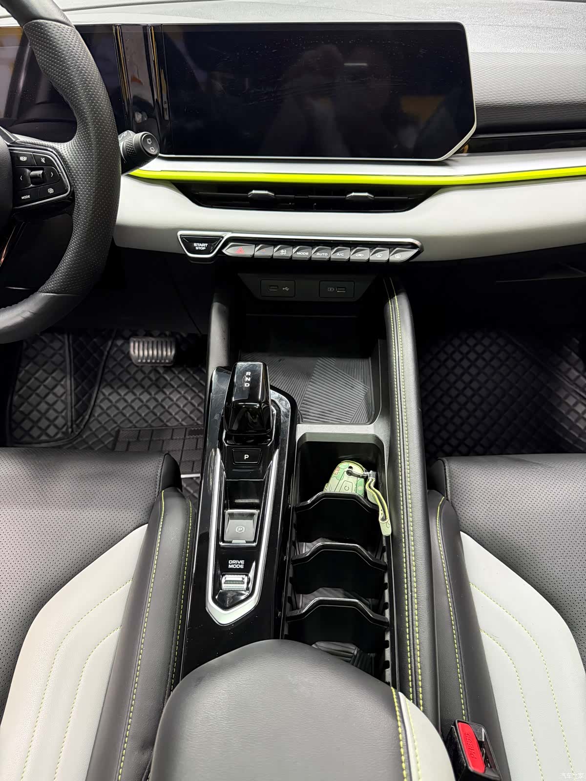 Geely Coolray, 2022 12