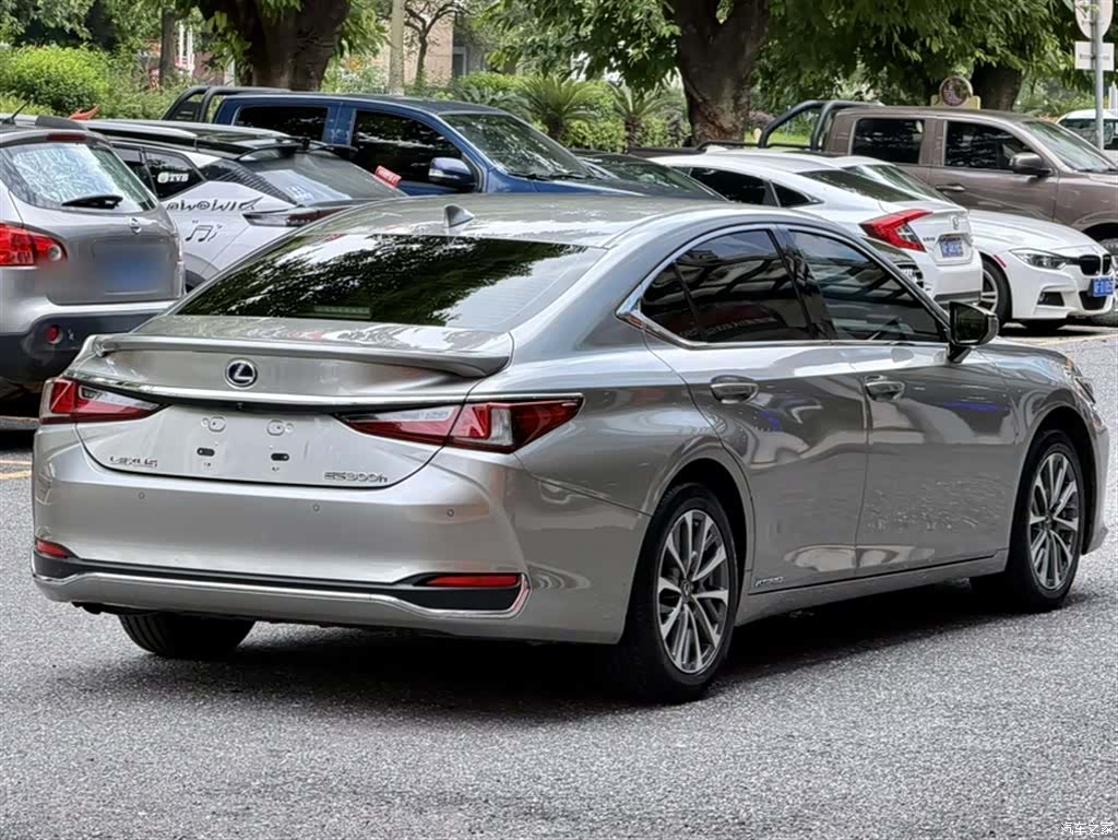 Lexus ES, 2022 8
