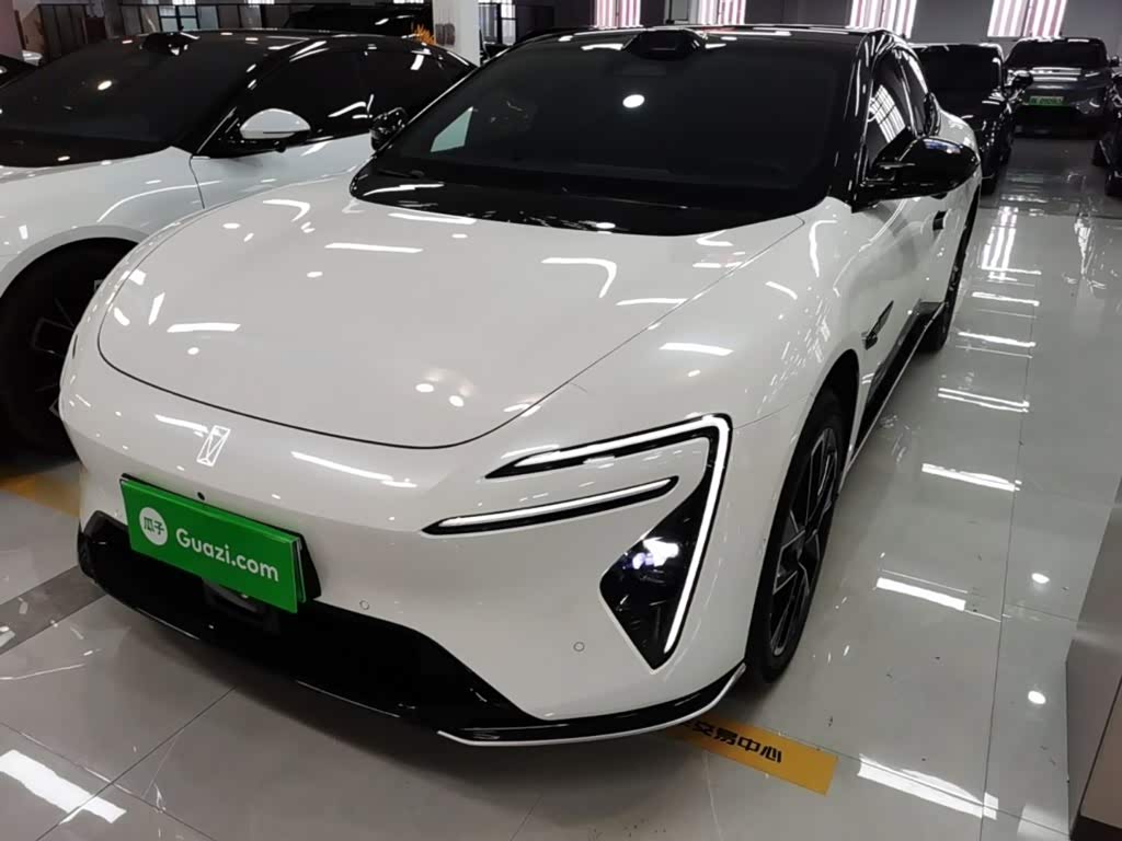 Avatr 06