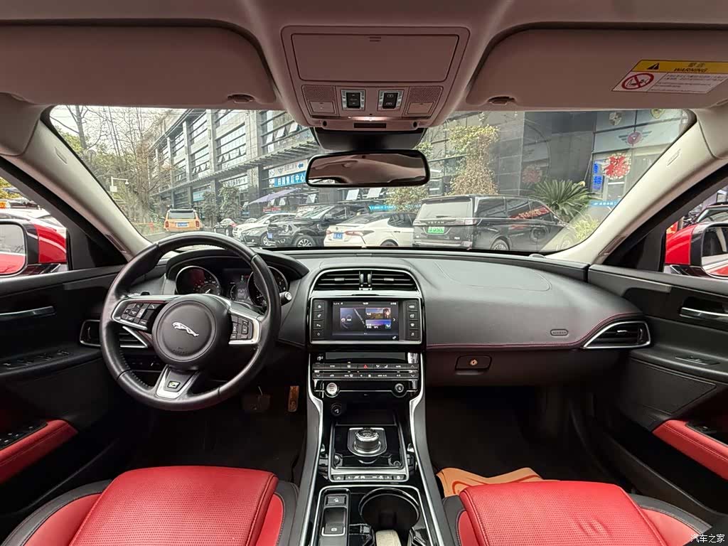 Jaguar XE, 2017 11