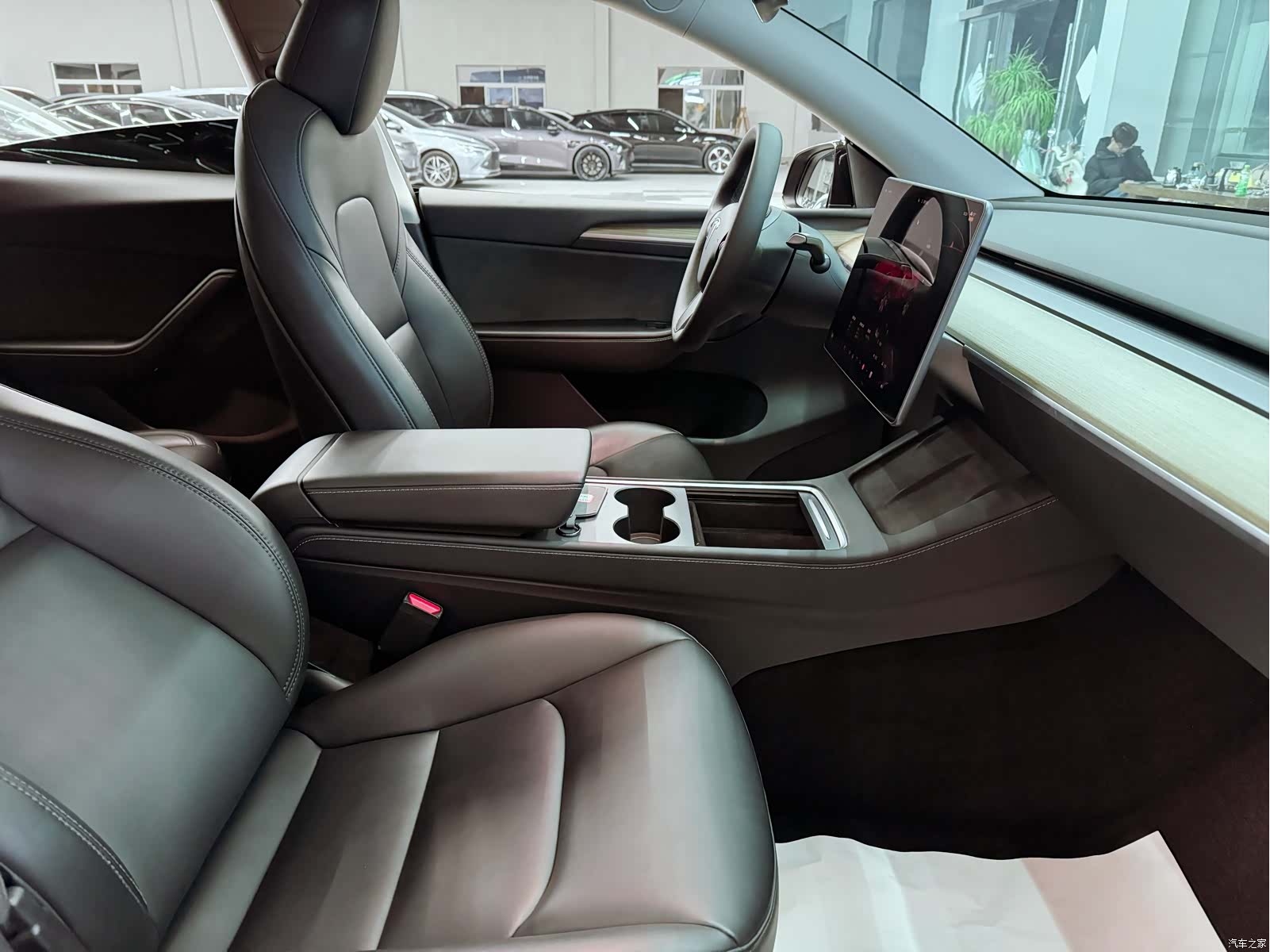 Tesla Model Y, 2023 17