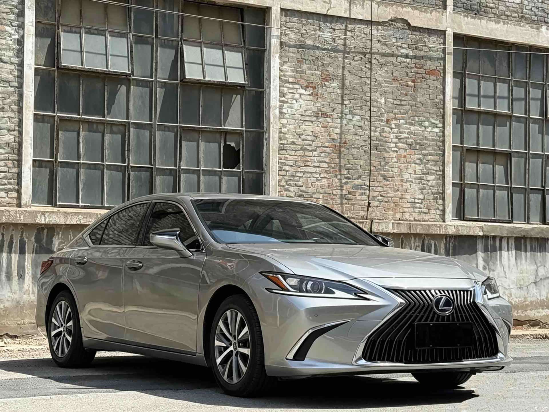 Lexus ES, 2019 1