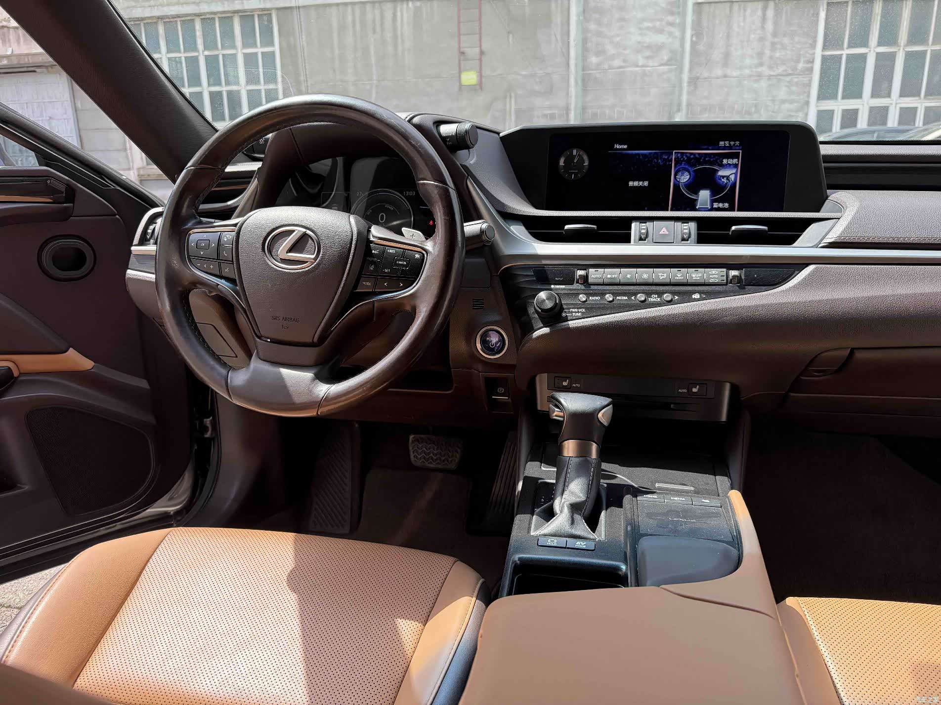 Lexus ES, 2019 14