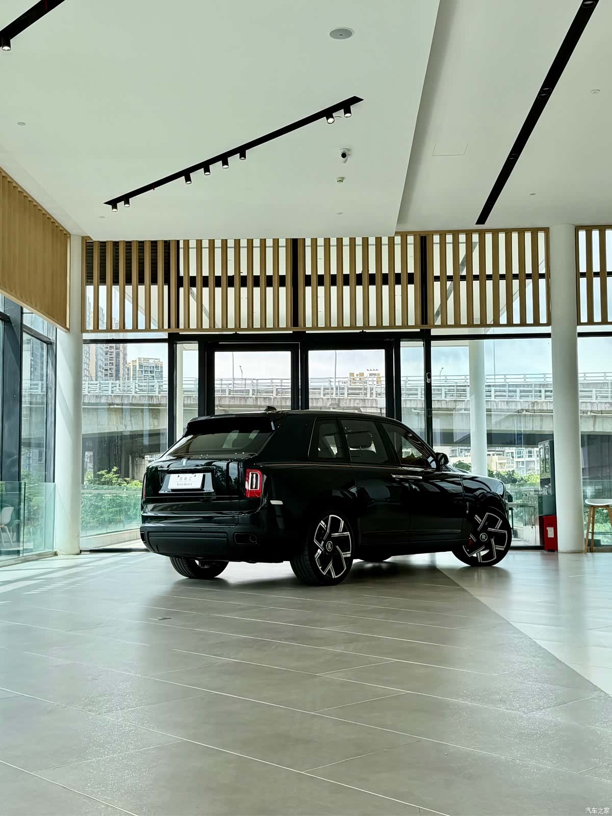 Rolls-Royce Cullinan, 2023 3