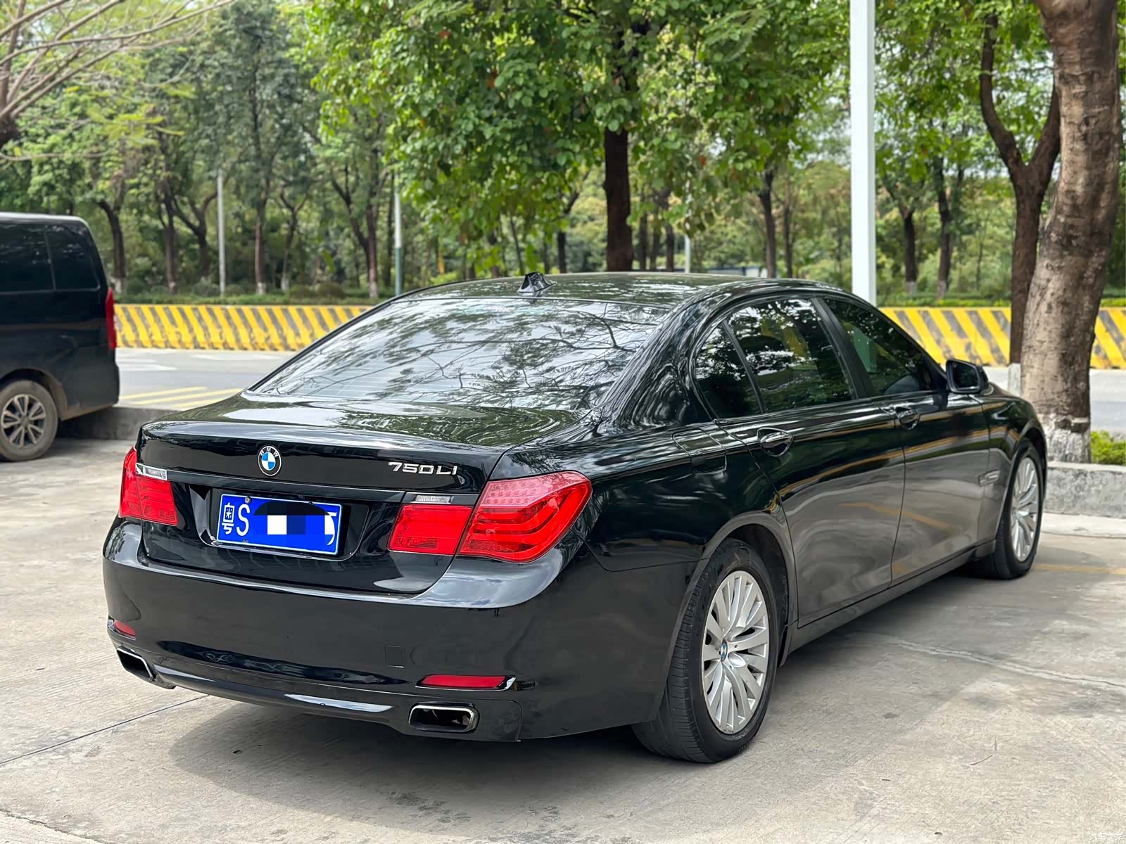 BMW 7 Series, 2010 6