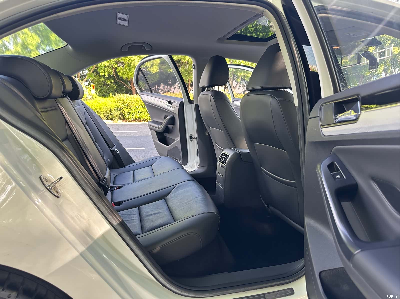 Volkswagen Sagitar, 2019 11
