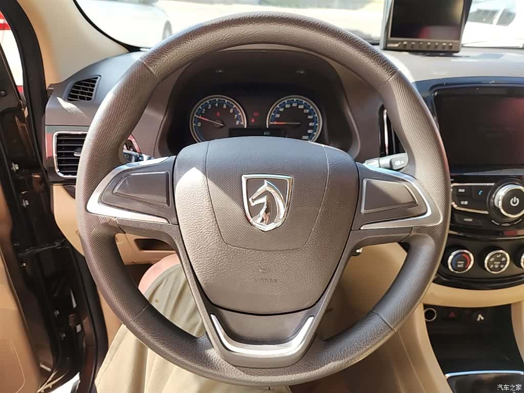 Wuling 730, 2015 11