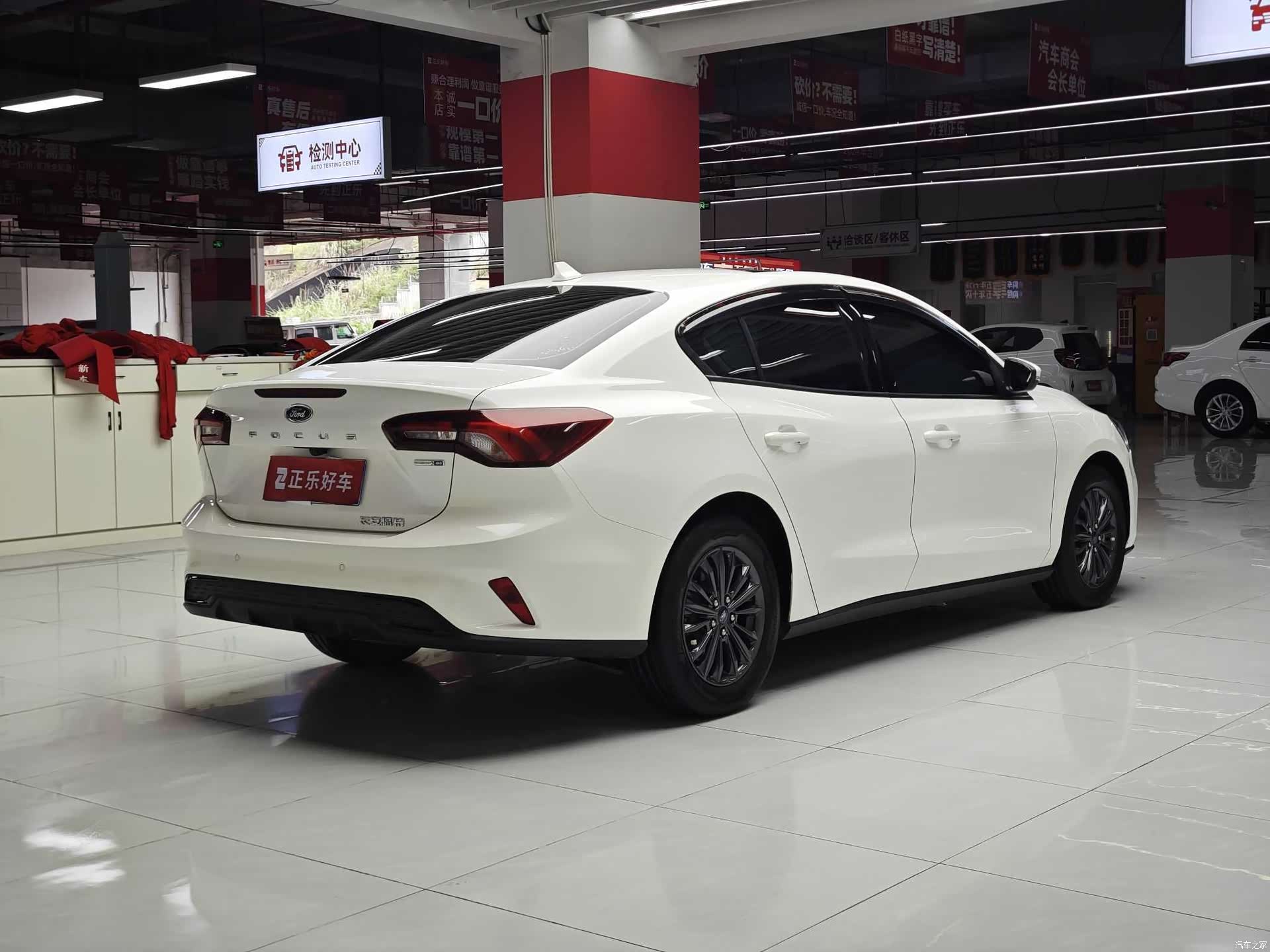 Ford Focus, 2022 3
